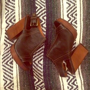 Lucky Brand wooden platforms 8.5