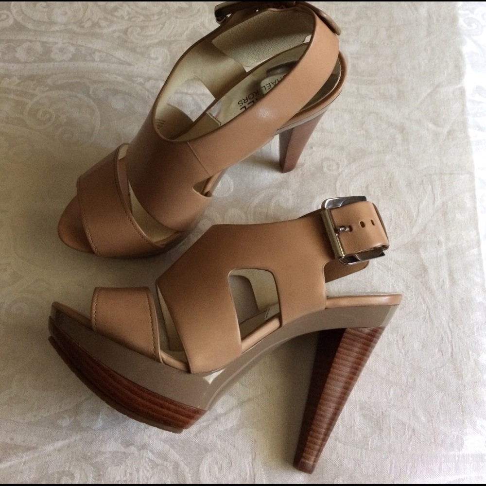 Michael Kors hi heels nude