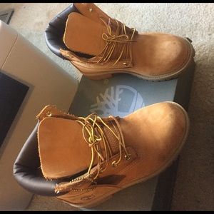 Timberlands boots . size 6 women. 4 in kids