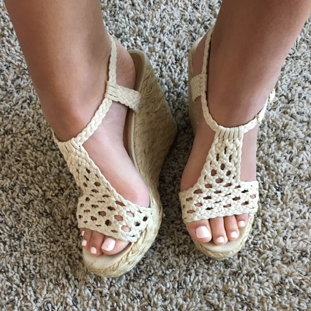 Steve Madden Size 8 white crochet wedges