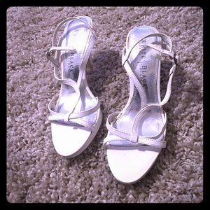 White heeled sandel