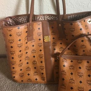 MCM LARGE REVERSIBLE TOTE w/ Small Purse