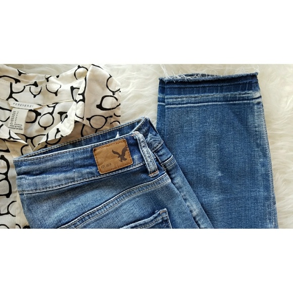 🚫SOLD🚫 Distressed Denim Hi-Rise Cropped Jeggings - Picture 4 of 7