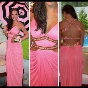 Selling this beautiful prom gown