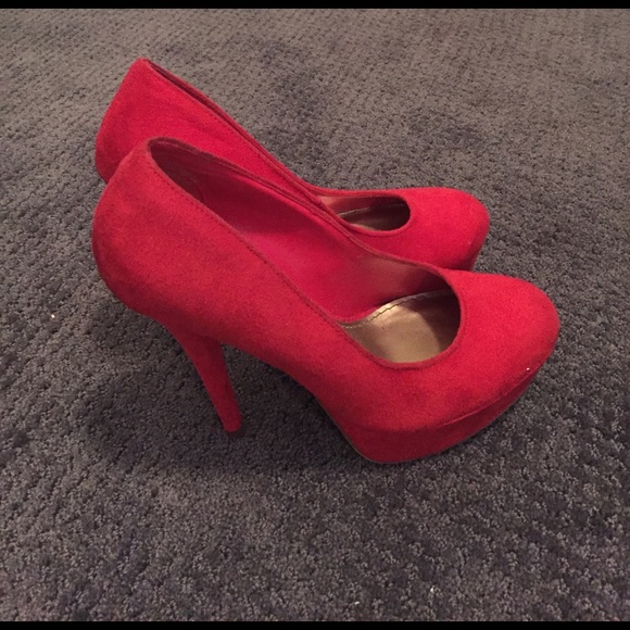 Red platform heeled shoes - Picture 2 of 3