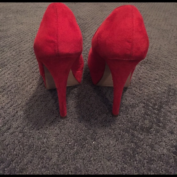 Red platform heeled shoes - Picture 3 of 3