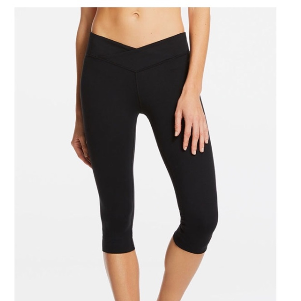 Fabletics Winn Mid Rise Crop Leggings