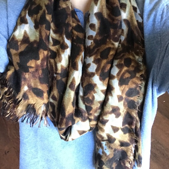 Colorful patterned scarf - Picture 3 of 3