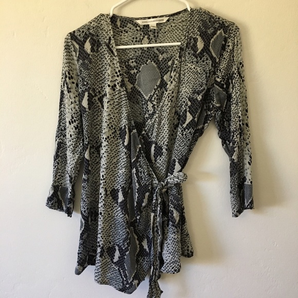 •SOLD• DVF Silk Snakeskin Wrap Top with 3/4 Sleeve - Picture 3 of 6