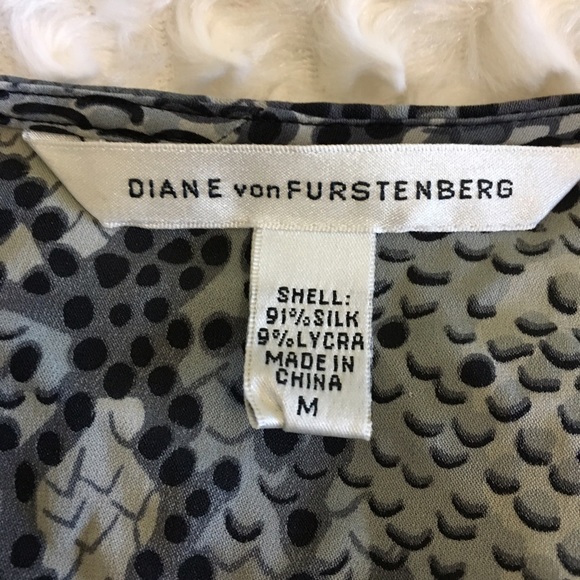 •SOLD• DVF Silk Snakeskin Wrap Top with 3/4 Sleeve - Picture 4 of 6