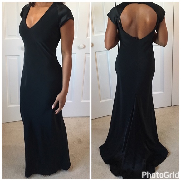 Classic formal dress - Picture 1 of 4