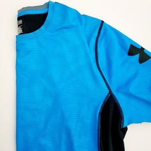 ⭐🚚MOVING! Make offers🚚 ⭐Under Armour shirt