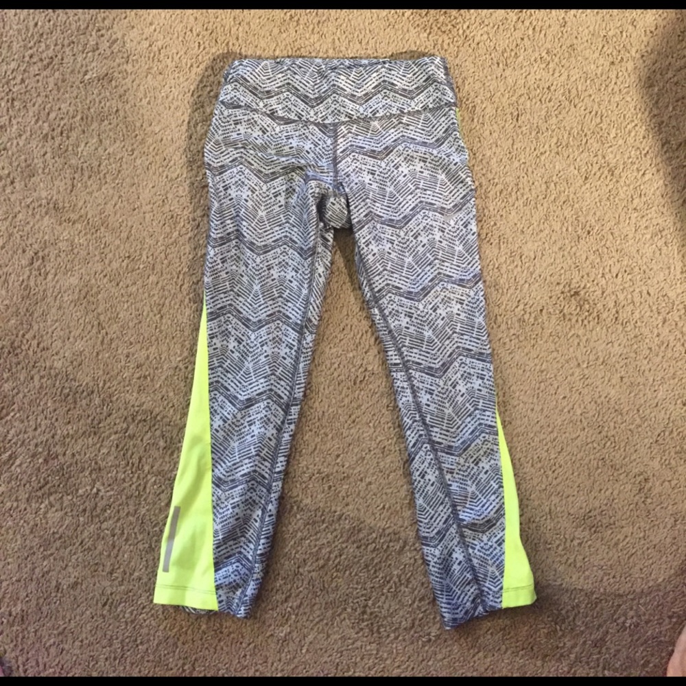 Nike Dri Fit capri active pants! Size small
