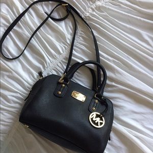 Price drop🔥 Michael Kors cross body leather purse