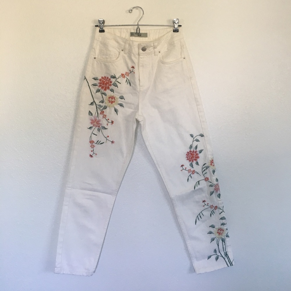 NWOT embroidered topshop jeans