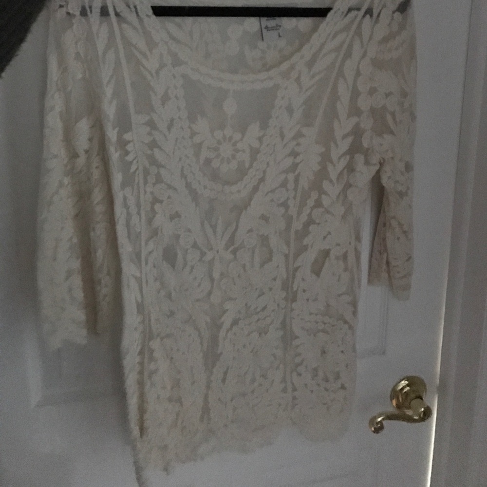 Size L lace top