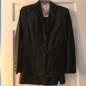 Black striped Isaac Mizrahi skirt suit size 8
