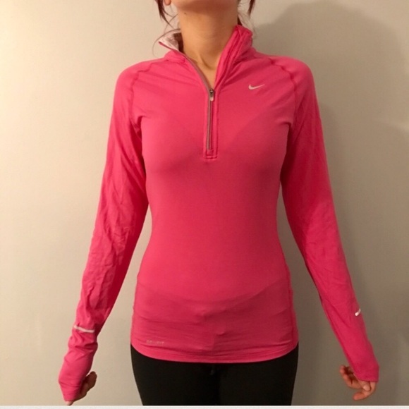 Nike Tops - 💥Nike dri fit top