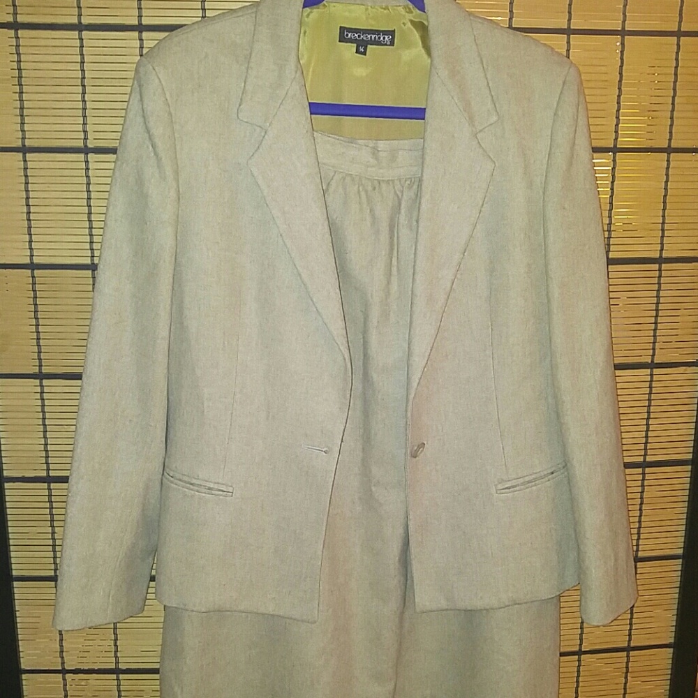 Beautiful Virgin Wool Suit!!