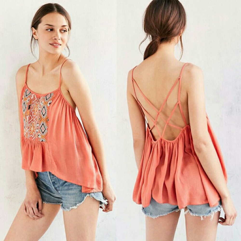 🎁🎁NWT Urban Outfitters embroidery boho tank