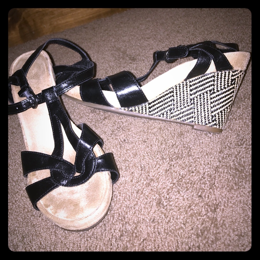 Black and Tan Wedges
