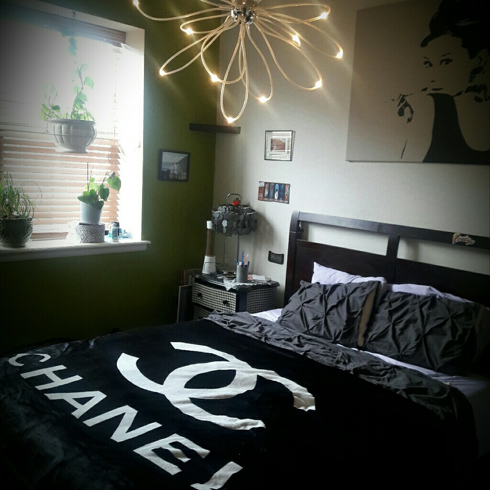 Beautiful NEW soft throw