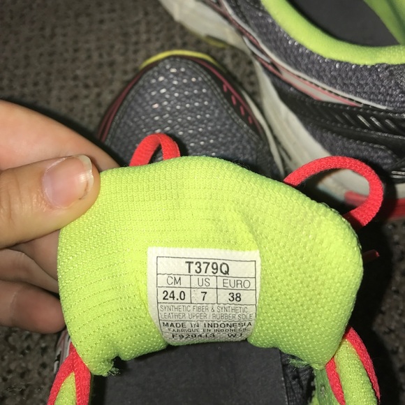 Asics Running Shoes | size 7 - Picture 4 of 6