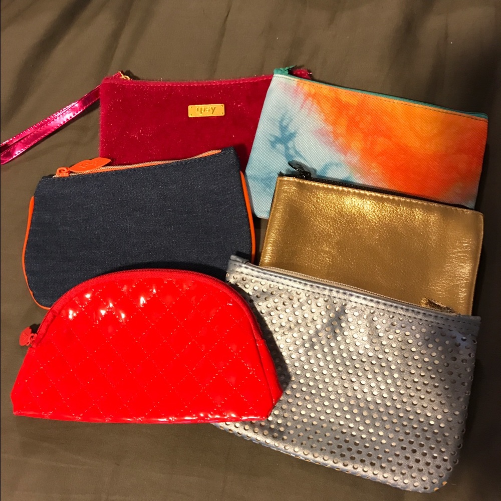 Lot of 6 makeup bags.