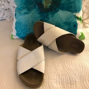 White sandals size 8 ❤