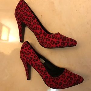 Pink leopard print pumps