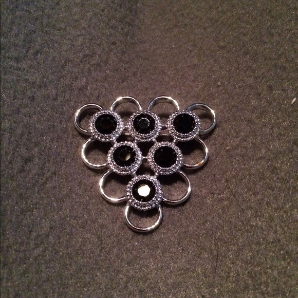 Brooch - Picture 1 of 3