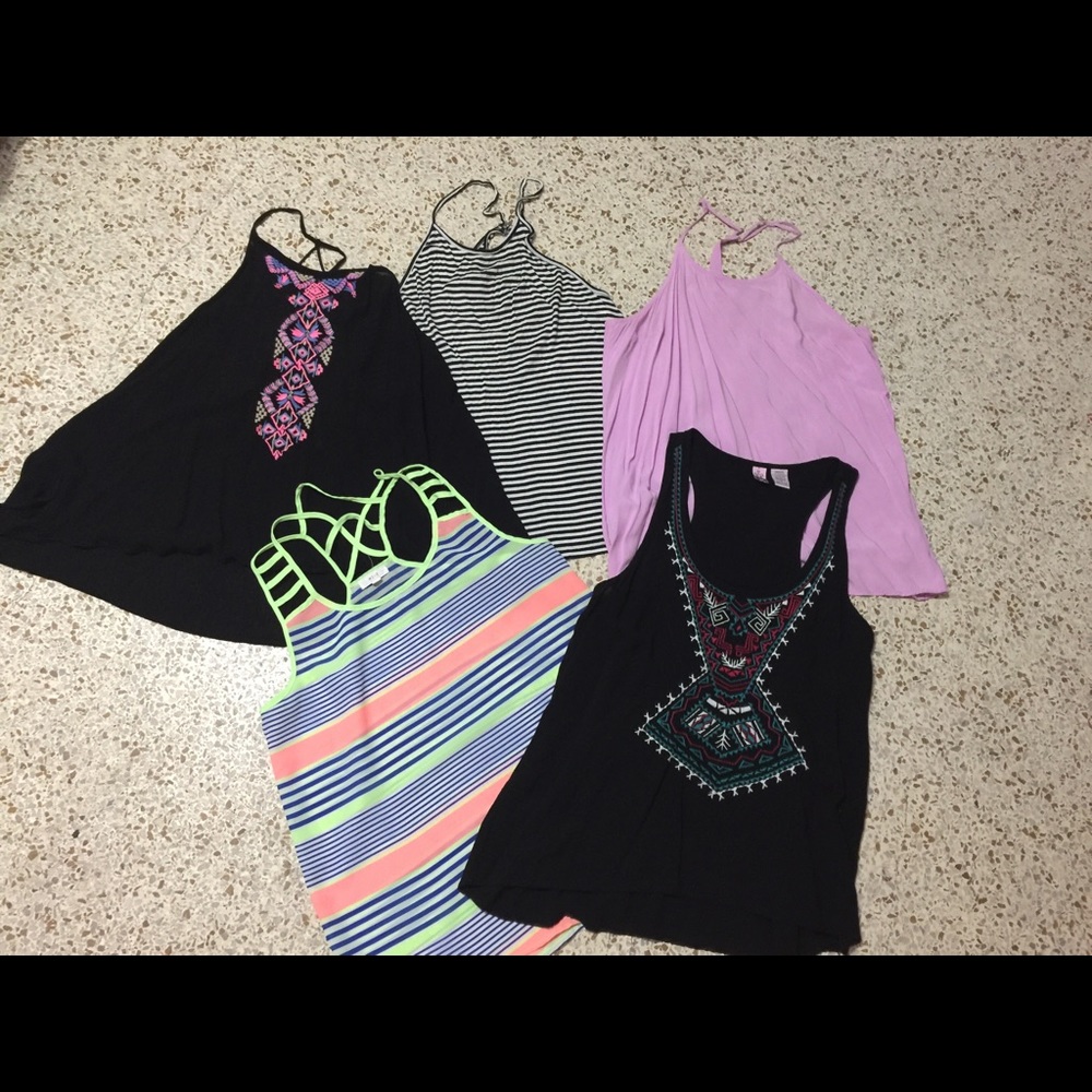 💥💥SOLD SOLD 💥💥Lot of 5 halter tops