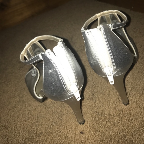 Cute silver heels! - Picture 2 of 2