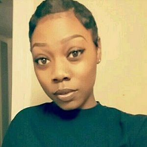 Meet your Posher, Monique