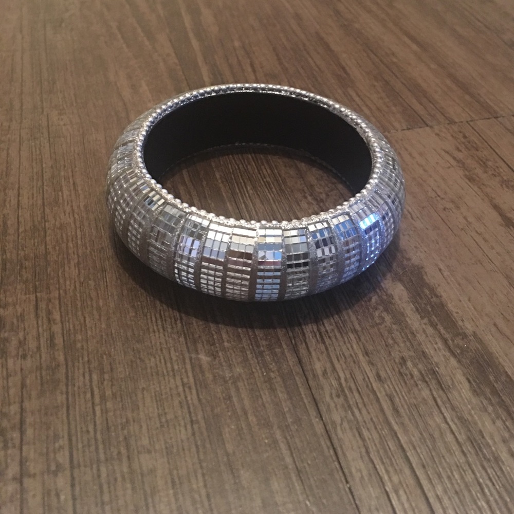 Bracelet bangle style with super sparkly design.