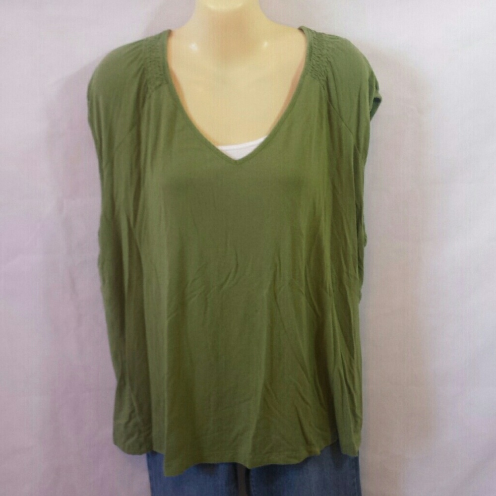 Cap sleeve tank with shoulder detail