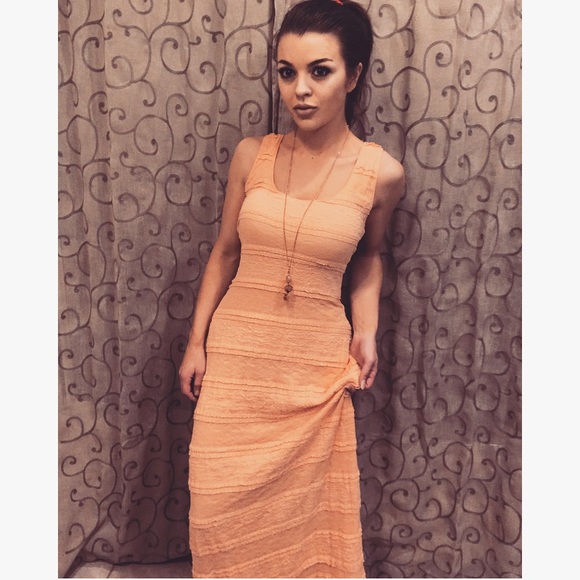 Chelsea & Violet Dresses & Skirts - Chelsea and Violet peach maxi dress