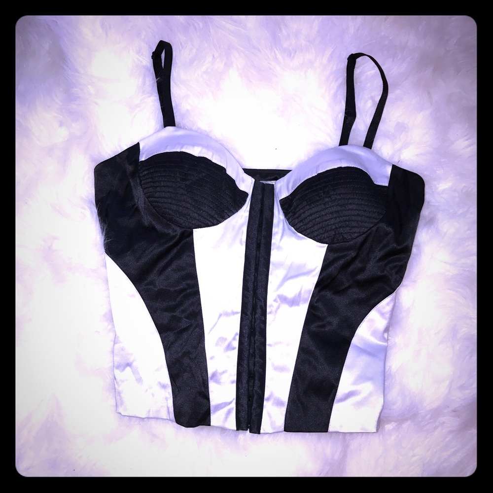 Black and bone white bustier top🖤🖤
