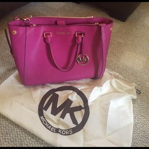 Michael Kors Sutton Satchel Fuchsia