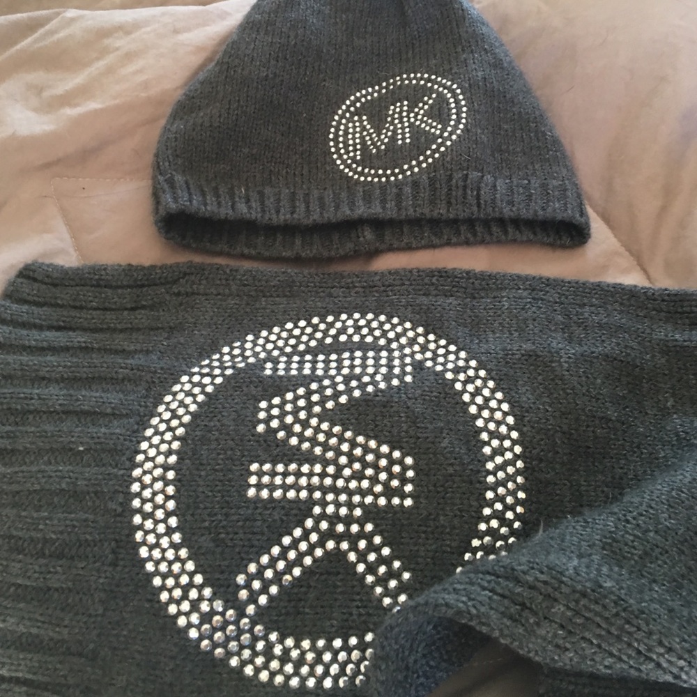 Brand new Micheal kors grey silver hat and scarf