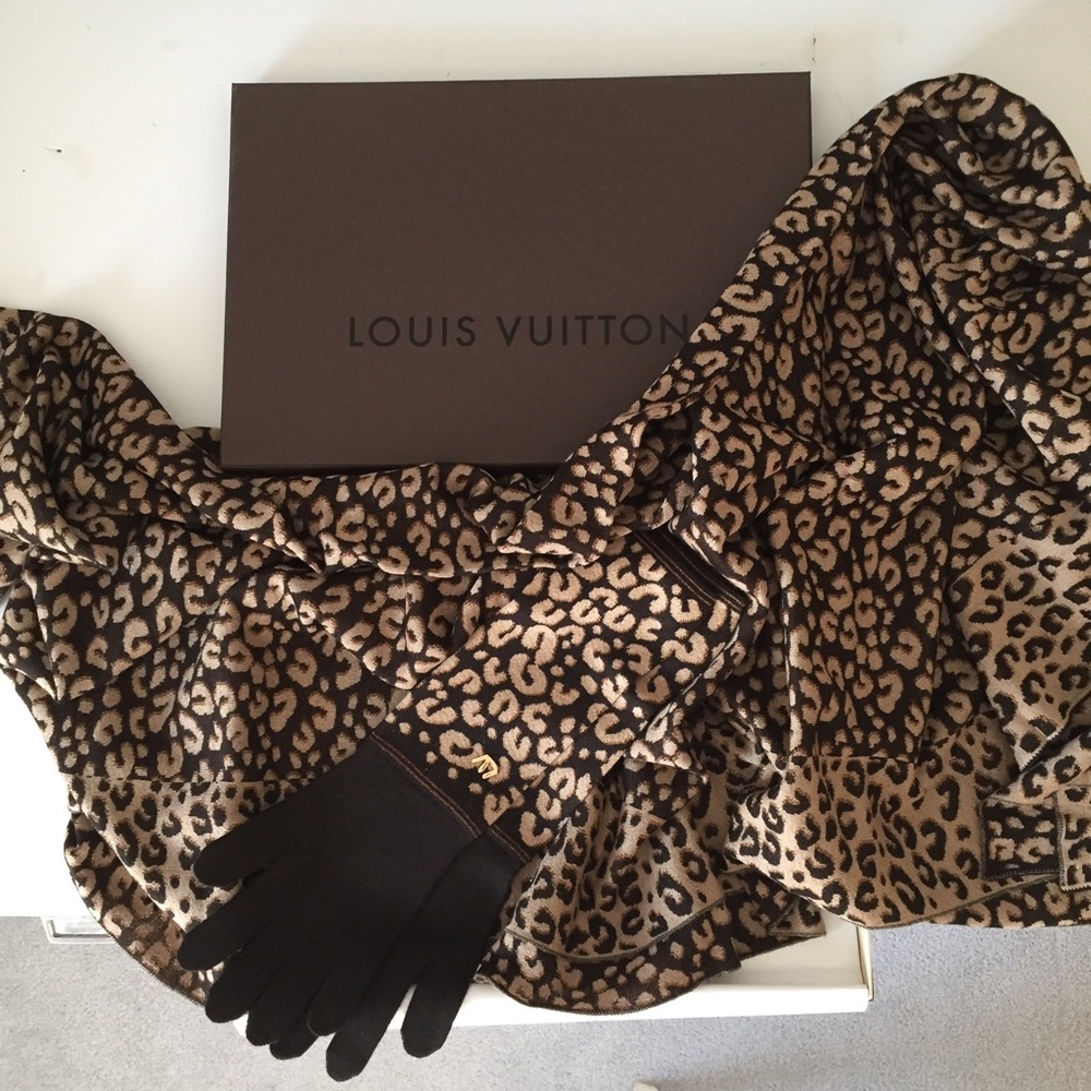 Louis Vuitton cashmere shawl and long gloves - Picture 2 of 4