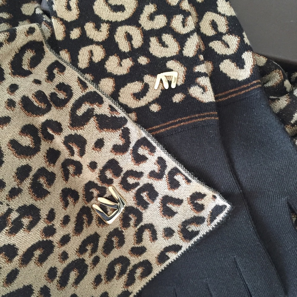 Louis Vuitton cashmere shawl and long gloves - Picture 3 of 4