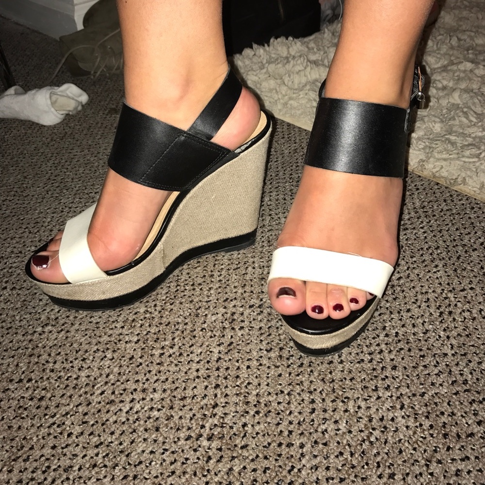 Black & White Wedges | size 7.5