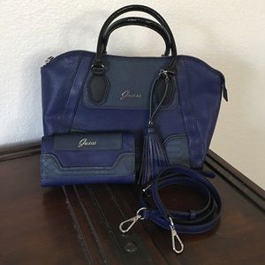 FOR SUMMER03 Guess Purse Set