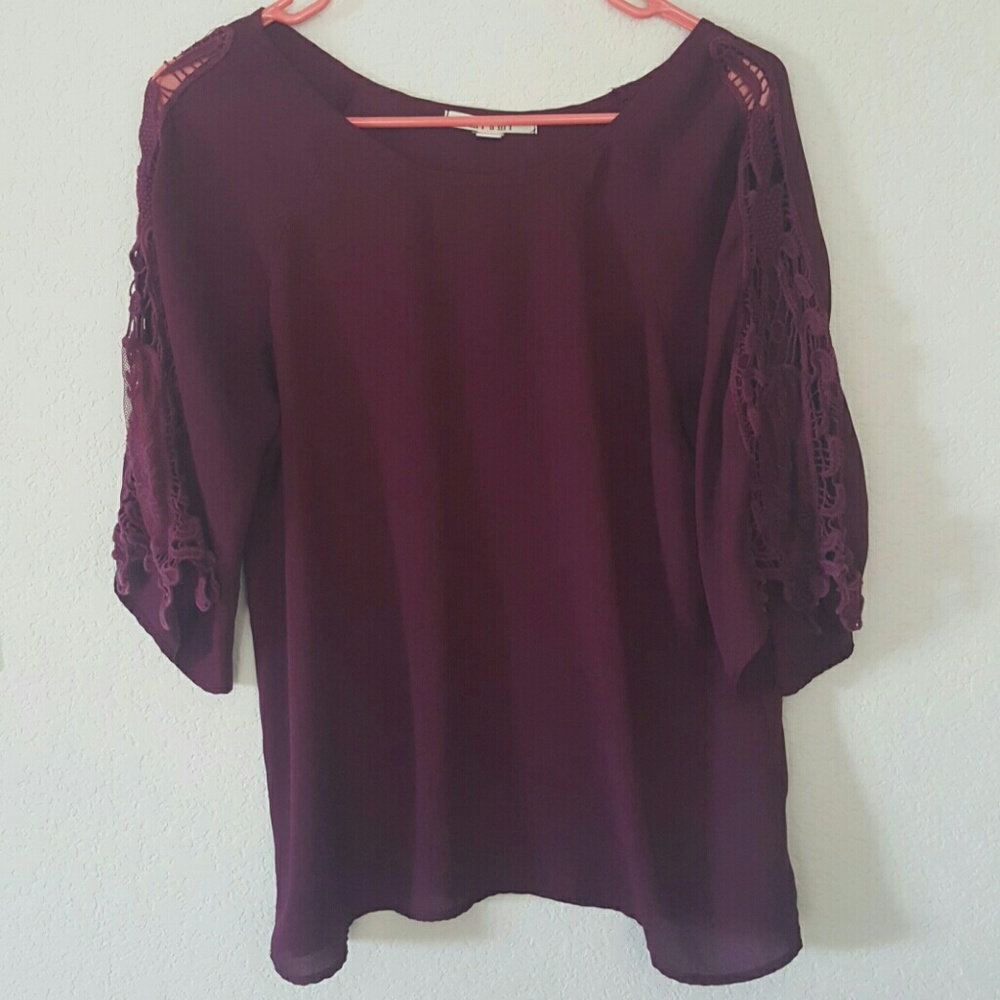 3/4 sleeve burgundy top