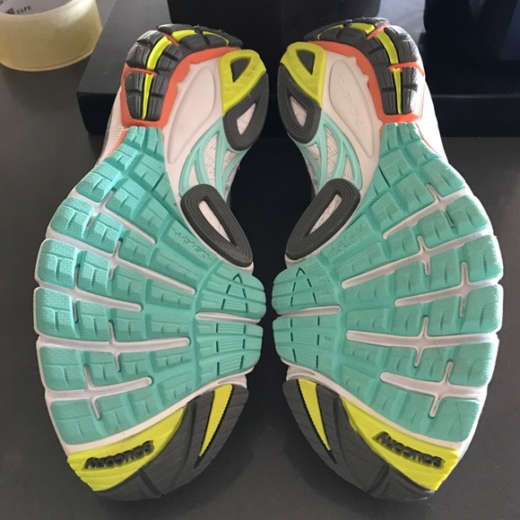 Saucony Powergrid Running Shoes - Picture 5 of 5