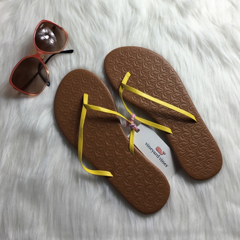 Vineyard Vines Embossed Lea Whale yellow Flip Flop