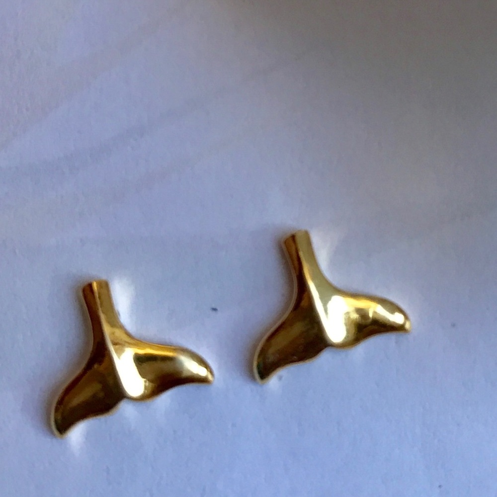Dolphin Tail stud earrings - Picture 4 of 4