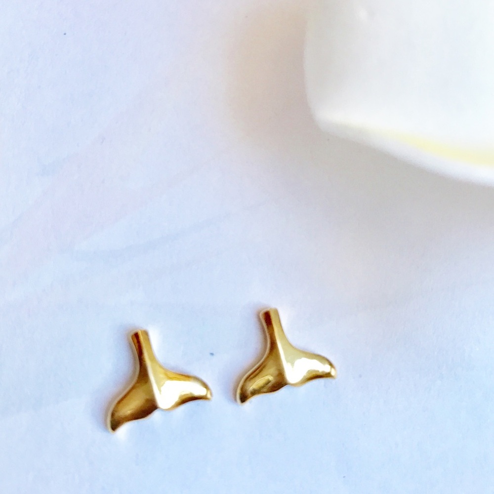 Dolphin Tail stud earrings - Picture 2 of 4