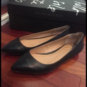 Banana Republic pointy toe leather flat